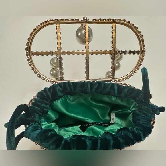 Elegant Pearl-Embellished Green Handbag 💚💚 - Picture 14 of 15